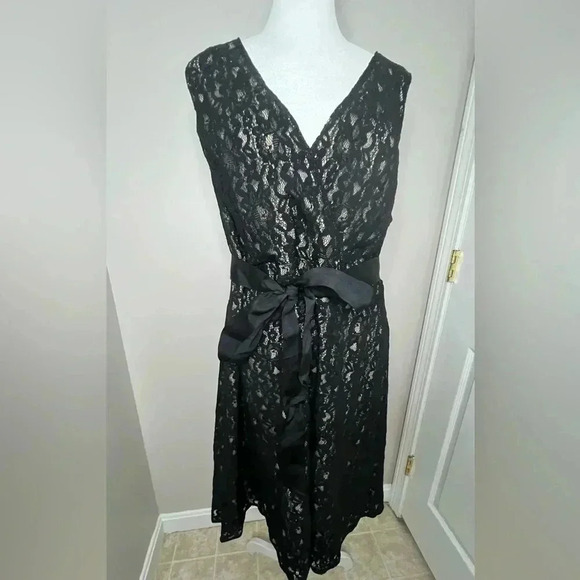 Like New! Lane Bryant Black Lace Sleeveless Dress, Size 20 - Picture 3 of 8